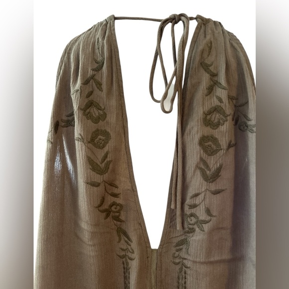 Alythea. Stylish olive Sleeveless Top Size S - Picture 6 of 9